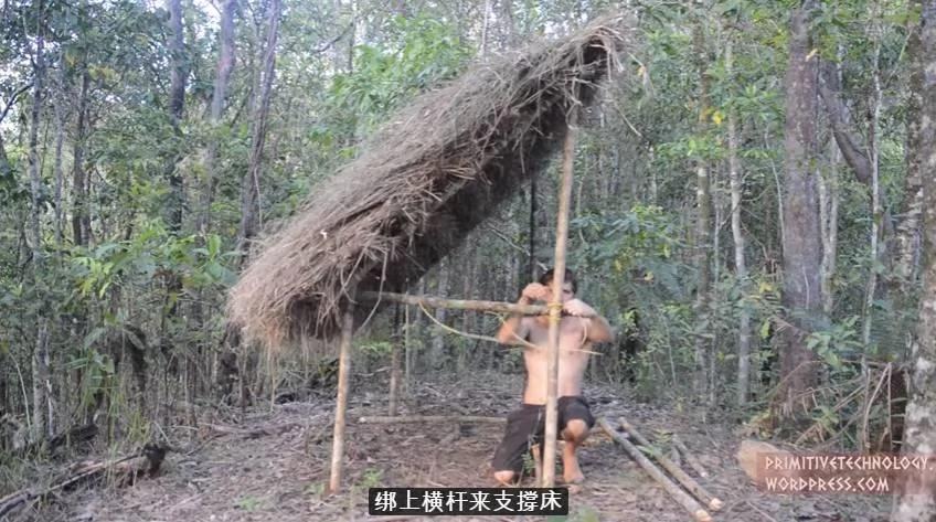 仅穿一条裤衩 盖了栋土房子 他一不小心成了全球网红