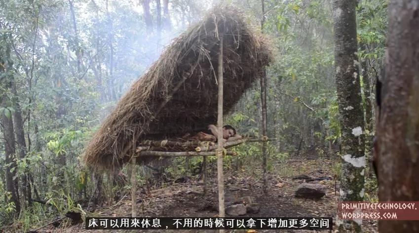仅穿一条裤衩 盖了栋土房子 他一不小心成了全球网红