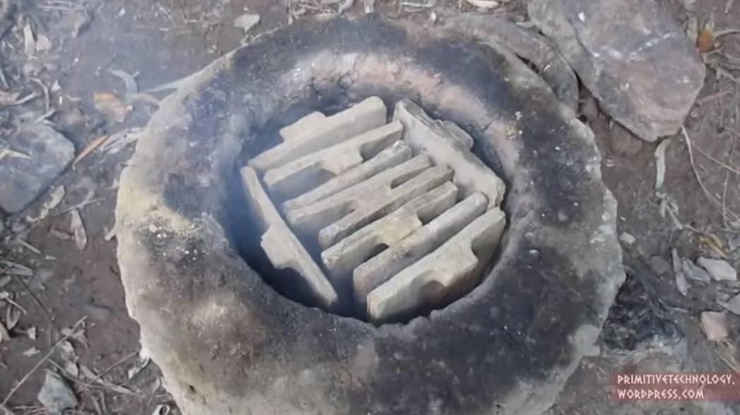 仅穿一条裤衩 盖了栋土房子 他一不小心成了全球网红