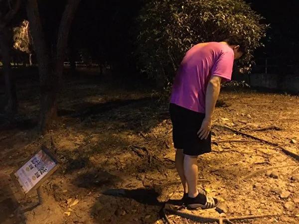 腊肠狗与五呎长眼镜蛇搏斗数十分 毒浸全身舍命护主