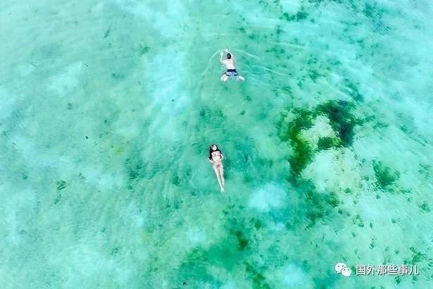 热贴:沙漠中凭空出现成千上万个湖 有人游泳