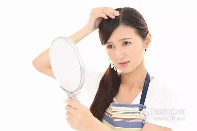 头皮瘙痒怎么办?三招助头皮补水不再发痒