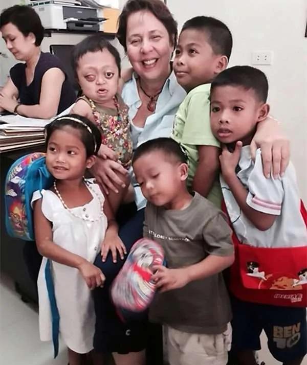 7岁女孩罹患罕见疾病 被妈妈丢到“毒窟” 直到“这个男人”出现 才把她从地狱拉出来