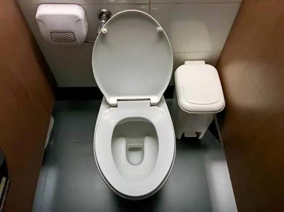 担心从公厕马桶感染疾病?专家建议:保持良好个人卫生
