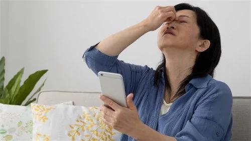 每天捏一捏 轻松预防“近视和老花眼”