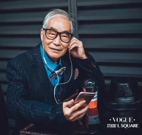 泪目!78岁老爷爷街拍帅遍朋友圈 但照片背后…