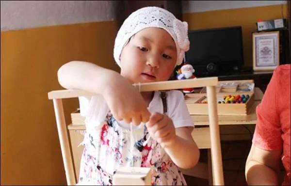 为救奶奶 4岁小女孩在雪地走了“6小时”找邻居求救!