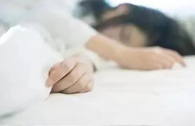 女白领凌晨突然说不出话 这个习惯让她患上脑梗