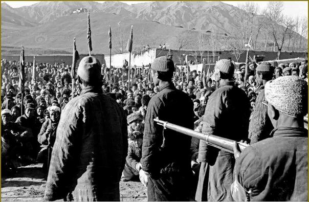 【揭秘】被打成震惊中外的胡风反革命集团 她放下自由身 陪夫胡风坐牢