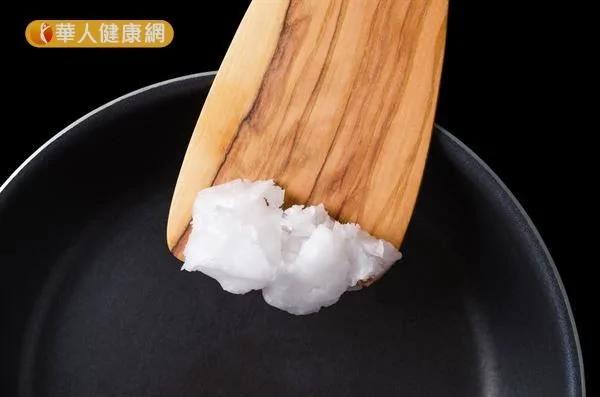 预防失智“油”道理!椰子油、橄榄油、苦茶油 最该选的是?