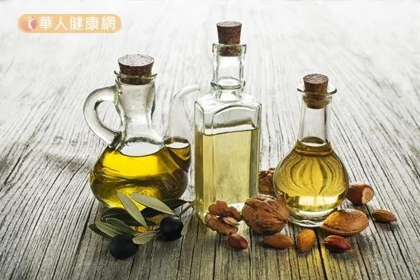 预防失智“油”道理!椰子油、橄榄油、苦茶油 最该选的是?