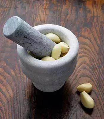 感冒只需一粒蒜 这么用能解救咳嗽与咽痒 全家适用