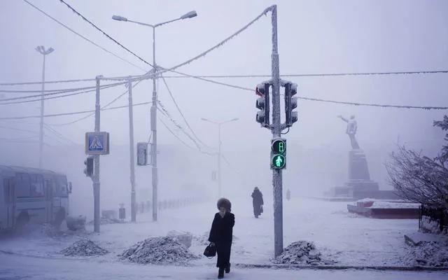 世界最寒冷的村庄:最低温达-71.2℃ 活鱼秒变石头 水却不会结冰!