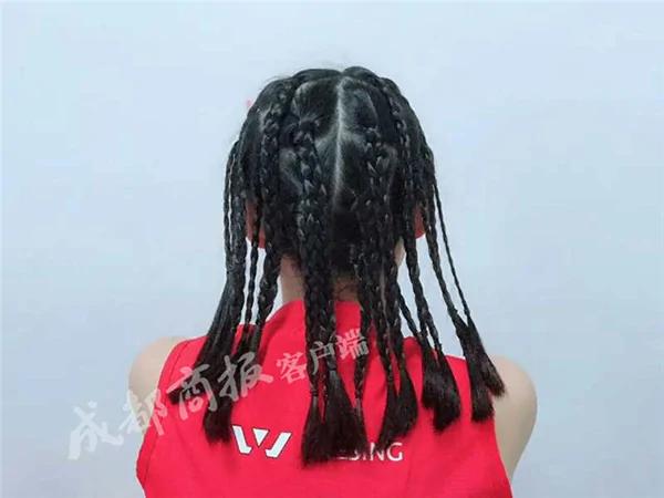 这么萌的14岁女孩 竟能一拳打倒140斤成年壮男