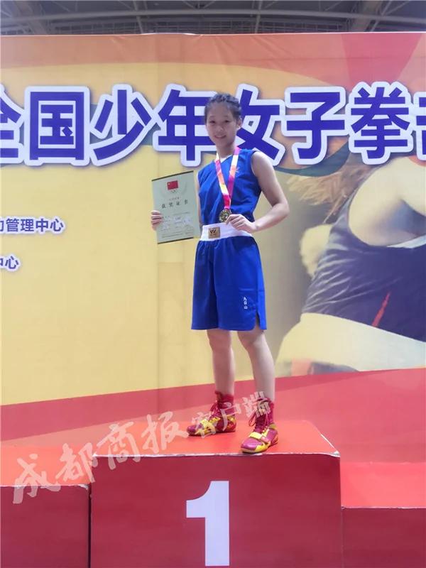 这么萌的14岁女孩 竟能一拳打倒140斤成年壮男
