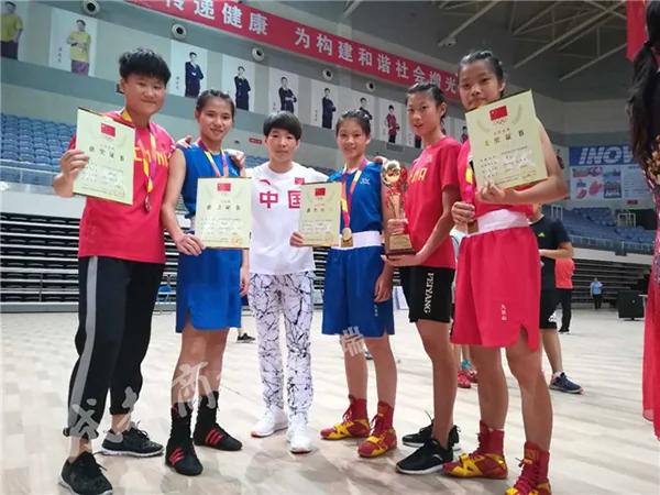 这么萌的14岁女孩 竟能一拳打倒140斤成年壮男