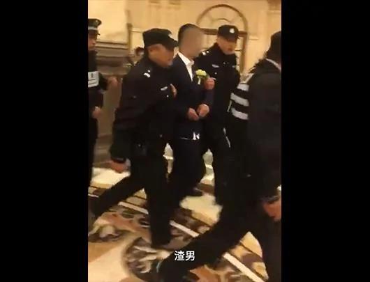 她在朋友圈猛然刷到男友和别人结婚 于是去了现场