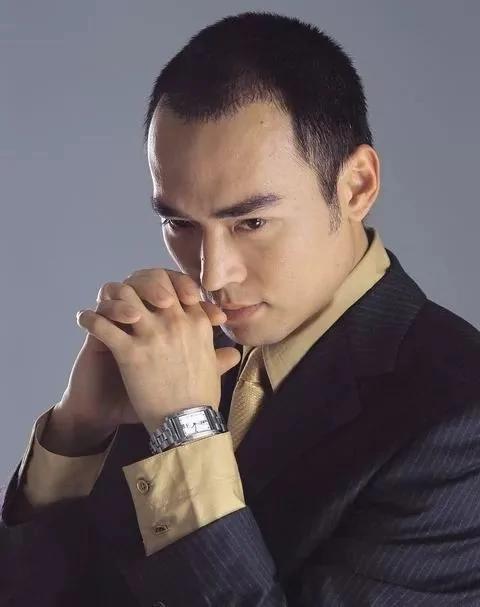90后集体脱发变秃了…姑娘 请珍惜你的秀发!