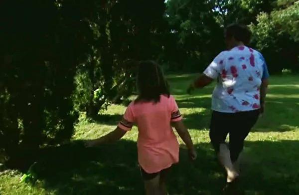 强烈直觉驱使9岁女孩出门 她随即听到后院传哭声!