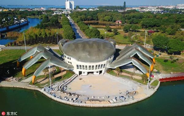 苏州现巨型大闸蟹建筑 网友调侃:好想煮了吃