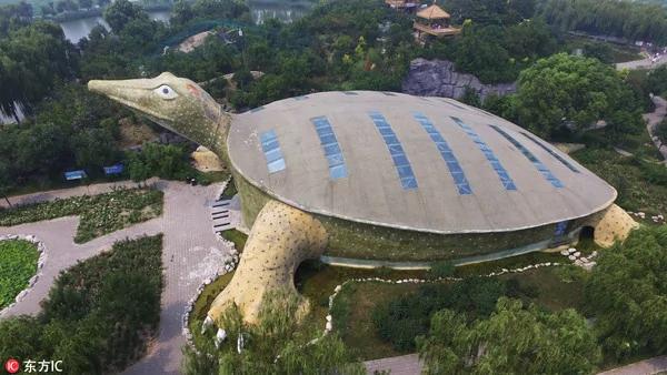 苏州现巨型大闸蟹建筑 网友调侃:好想煮了吃