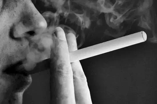 喝酒吃肉还不运动?调查:不健康的生活习惯或引发肺癌