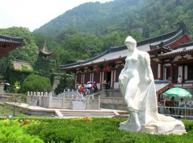 这是杨贵妃的私人浴池 1千年后堆满硬币