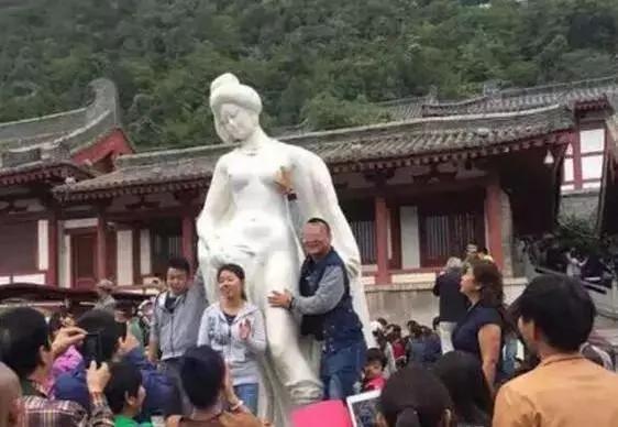 这是杨贵妃的私人浴池 1千年后堆满硬币