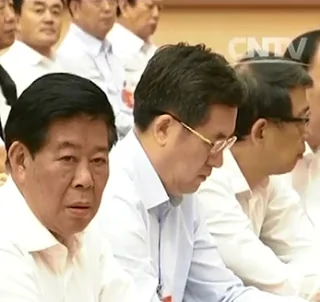新任中共中央办公厅主任丁薛祥（前排中）。（视频截图）