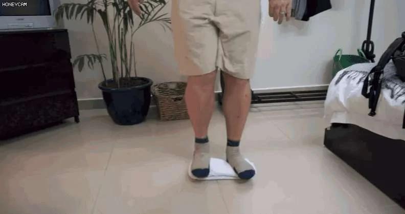 教你一秒种拧干衣服 比用洗衣机甩还干得透 超实用