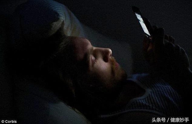 越睡越香一觉到天亮的“失眠杀手妙招”枕头下放大蒜真的管用!