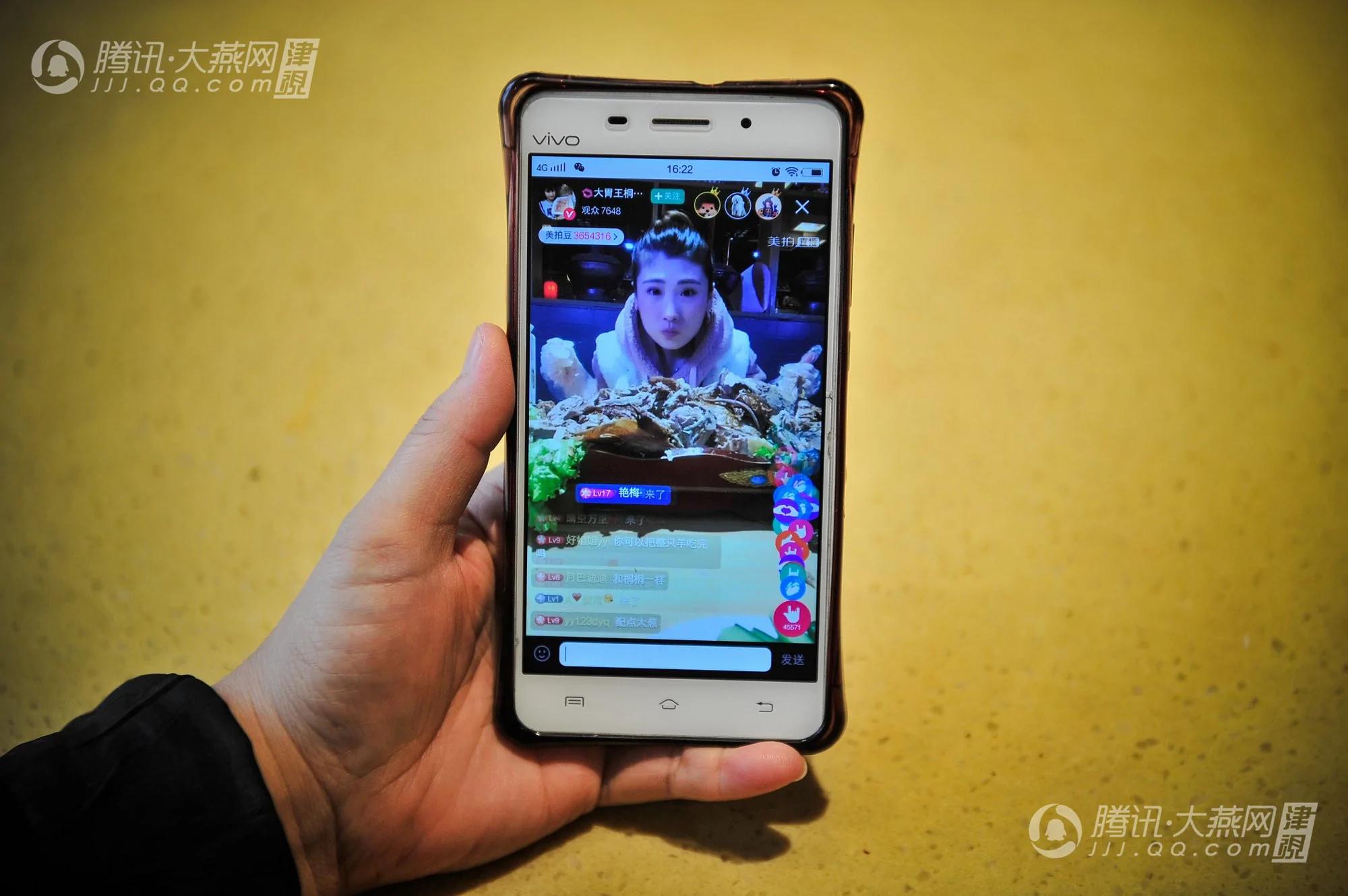 90后大胃王:体重不足85斤 能吃整只羊