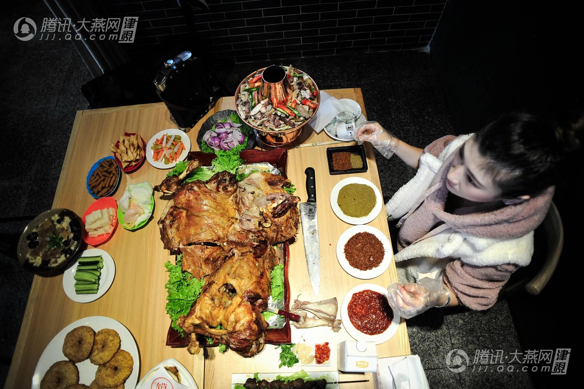 90后大胃王:体重不足85斤 能吃整只羊