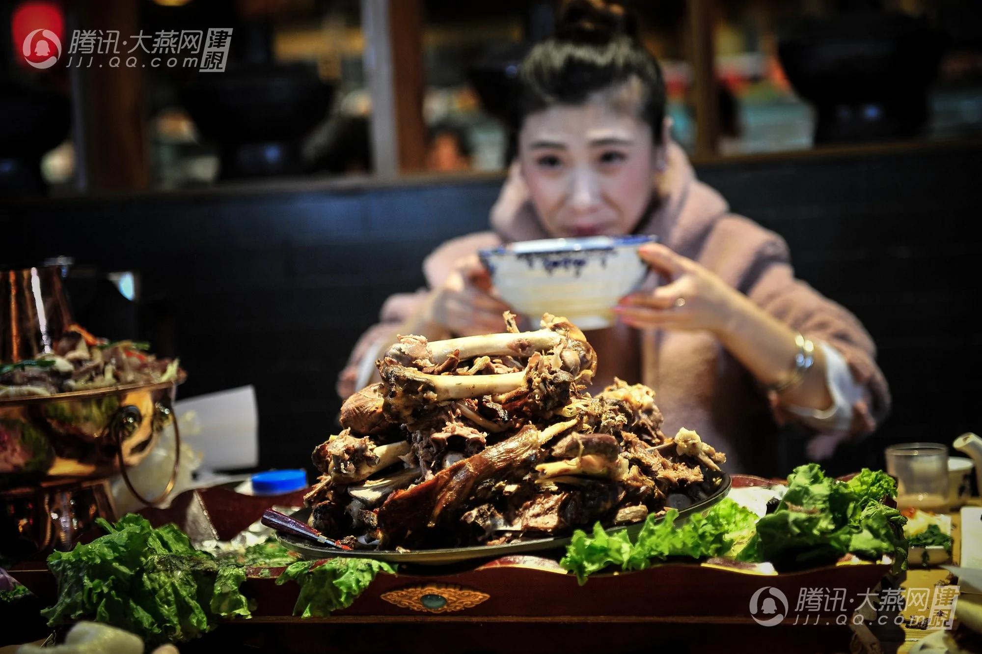 90后大胃王:体重不足85斤 能吃整只羊