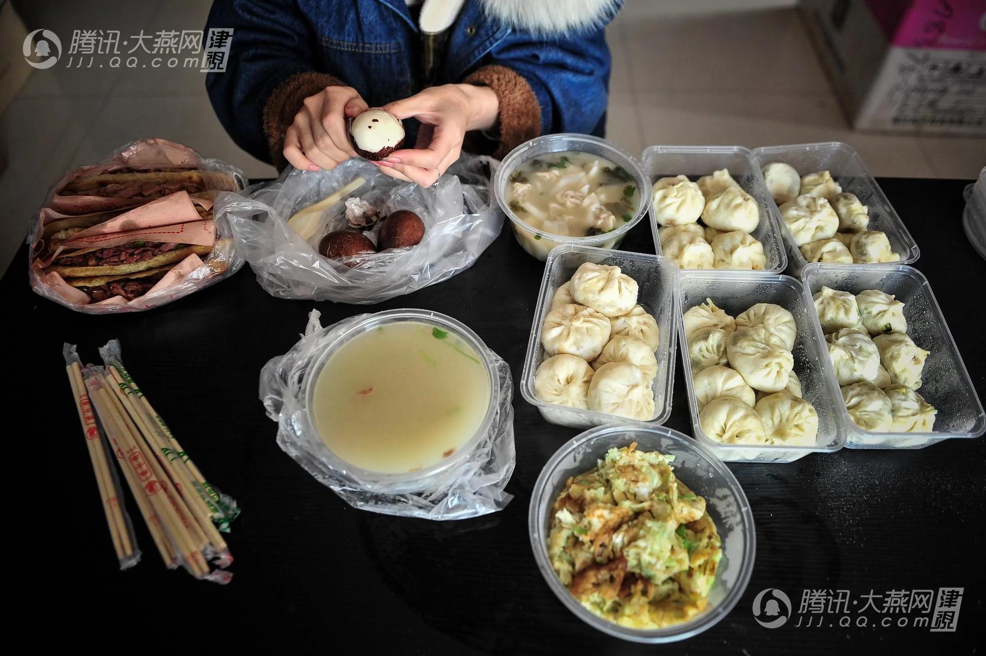 90后大胃王:体重不足85斤 能吃整只羊