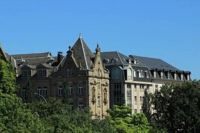羡慕到眼红:人口58万的小国 但人均收入七十万比瑞士还高十五万
