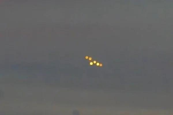 乌克兰惊现“UFO”列队 其中一架突“坠机”分裂!