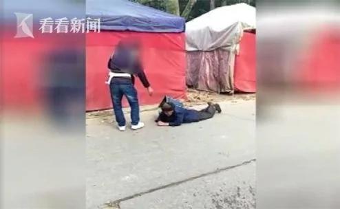 丈夫欲扶老人让妻子拍视频作证 却被一群学生感动