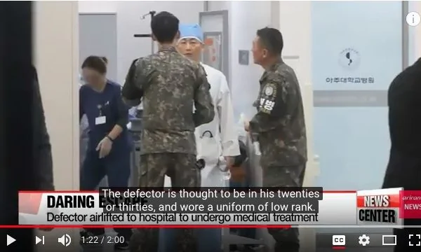 脫北的朝鮮士兵15日接受了第二次手術，醫生在他腹中發現了韓國罕見的大量寄生蟲。（視頻截圖）