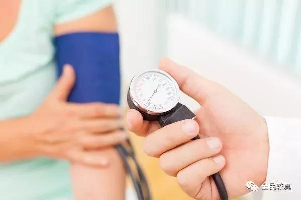 热帖:高血压患者 这么吃药很危险 你还再做吗