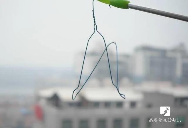 衣服里的“这条线”到底是做什么的?(附衣架妙用)