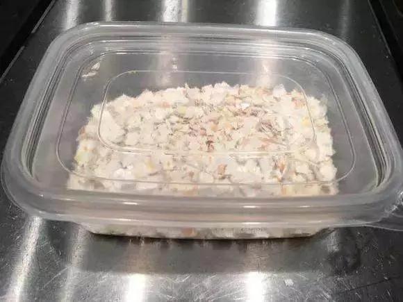养花最怕烂根了 来一把它 根部长得都要撑破盆