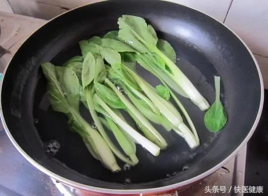 洗菜时少做这几步 等于把农药吃进肚子里···很多人都不知道