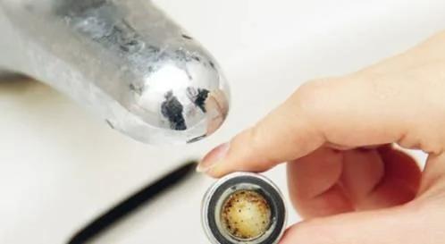 水龙头出水量越来越小的原因竟然是这个 只需一招轻松解决