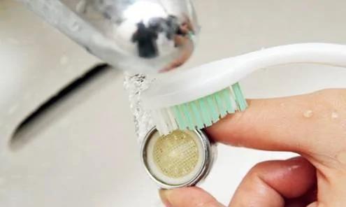 水龙头出水量越来越小的原因竟然是这个 只需一招轻松解决