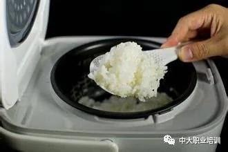 只需一招!电饭锅煮饭再也不粘锅!