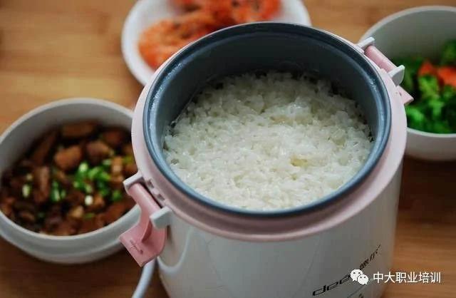 只需一招!电饭锅煮饭再也不粘锅!