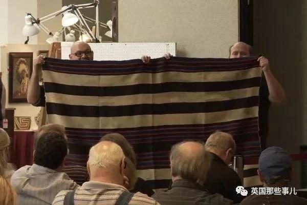 穷大叔给猫睡觉的破毯子 居然卖了1000万