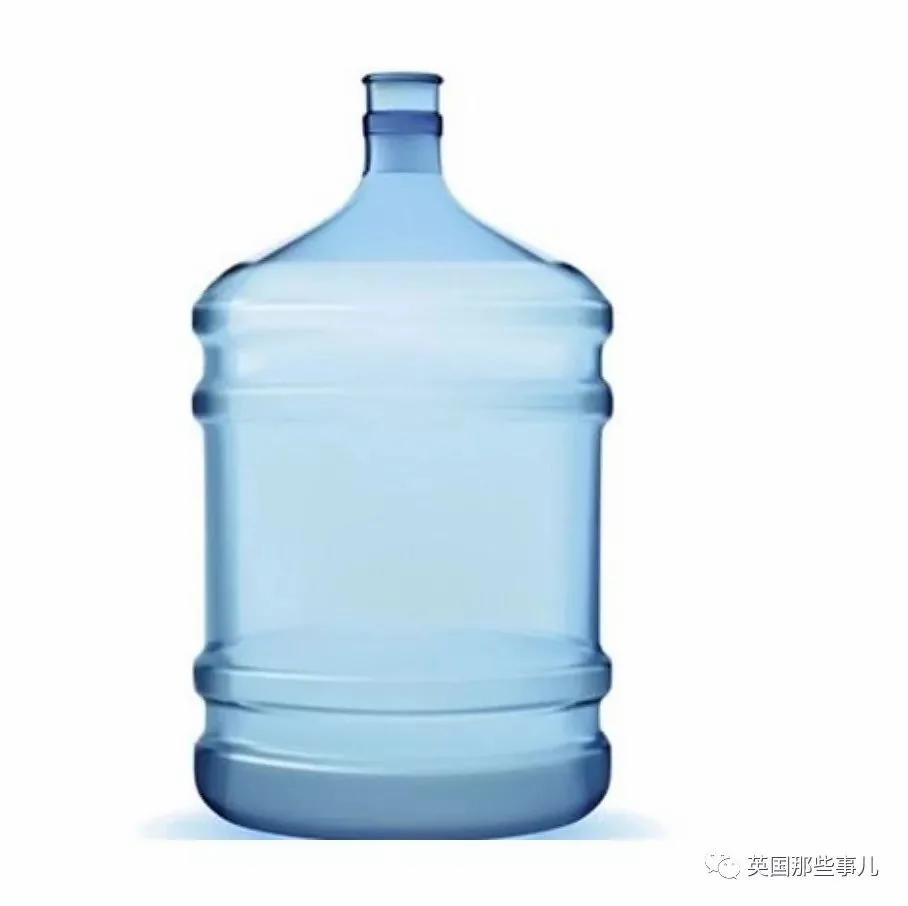 不喝水,就得死!这小哥每天喝下20升的水,去50多次厕所,只是为了保命….