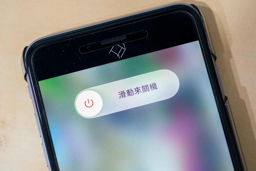 我的iPhone落水了 “关 脱 擦 吸 烘”五字口诀拯救你的落水3C
